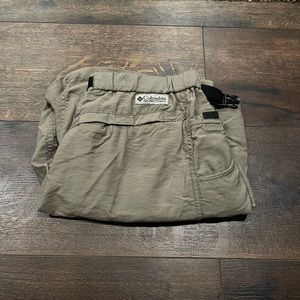Woman’s Columbia hiking shorts size small